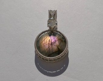 Labradorite pendant with detail in Moonstone Moon Stone, Sterling Silver Wrapped Labradorite pendant, Collar, necklace, wire Wrapped