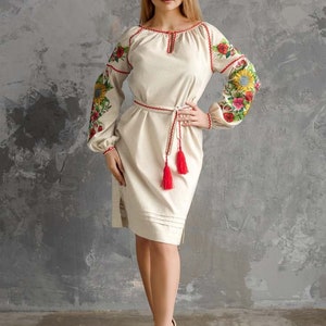 Vestido de linho bordado - Vyshyvanka, padrão ucraniano, com bordado real, étnico