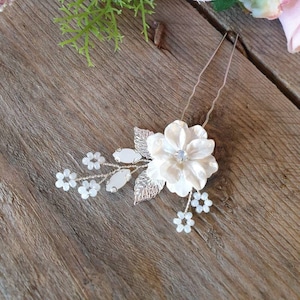 Shimmering Floral Hair Pin, Bridal Hair Flowers, Wedding Day Accessories, Hair Decoration, Ivory Flower, Gypsophila, Bridesmaid Hairpin