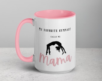 Taza de Mamá Gimnasta – Mi Gimnasta Favorita Me Llama Mamá – Taza de Café con Interior Rosa