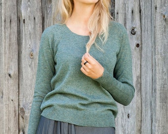 EXQUISITE KNITWEAR made of 100% natural WOOL and door EXQUISITE KNITWEAR made of 100% natural WOOL and door