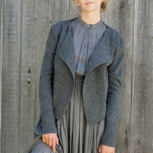 Blazer en laine, cardigan en laine fait main, cardigan en laine grise naturelle, cardigan en laine biologique, pull en laine douce, pull d&#39;hiver chaud