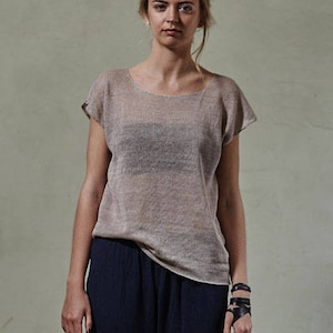 Linnen top, gebreid linnen T-shirt, beige linnen T-shirt, gebreide oversized top, handgemaakt vlasshirt, linnen gebreid shirt, vlasgebreide top, gebreide dameskleding