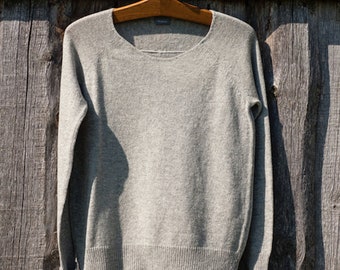 EXQUISITE KNITWEAR made of 100% natural WOOL and door EXQUISITE KNITWEAR made of 100% natural WOOL and door