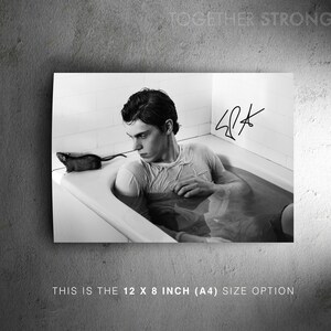 Evan Peters pre signed photo print poster - 12x8 inches (30cm x 20cm) - Superb quality - N.0 1 image 2