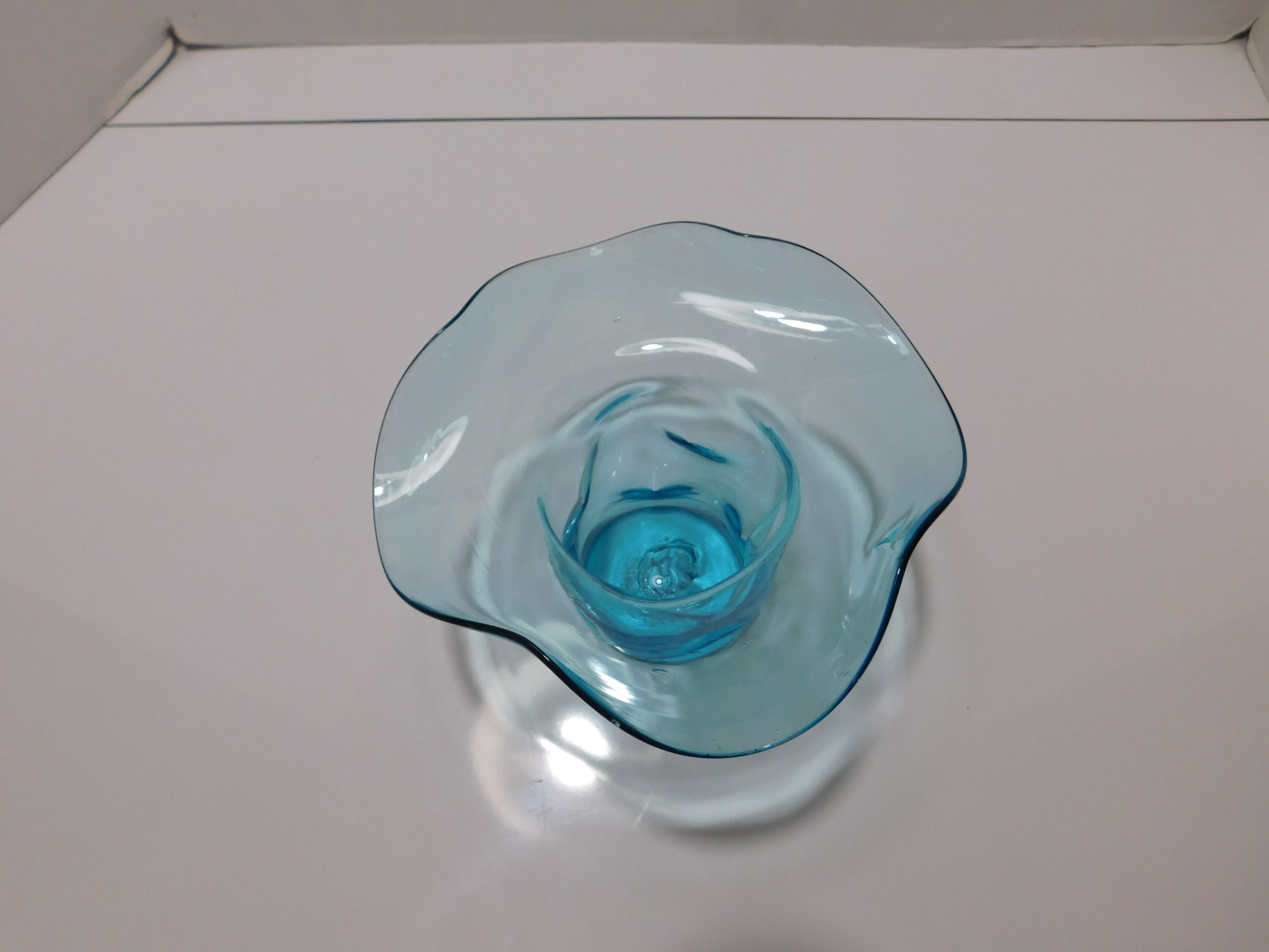ヴィンテージ アクアブルー ピンチド 吹きガラス フリル エッジ 花瓶