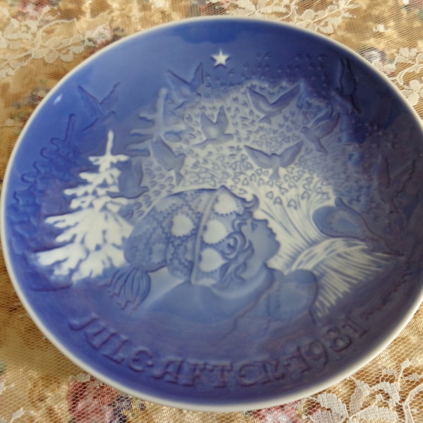 Vintage B and G Porcelain Plate 1981 Christmas Peace Blue and White Copenhagen Bing and Grondhal Made in Denmark