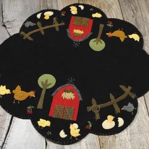 Wool Applique Mat Pattern: Nutmeg Hare Farm Chick Design
