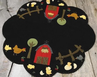 Wool Applique Mat Pattern: Nutmeg Hare Farm Chick Design