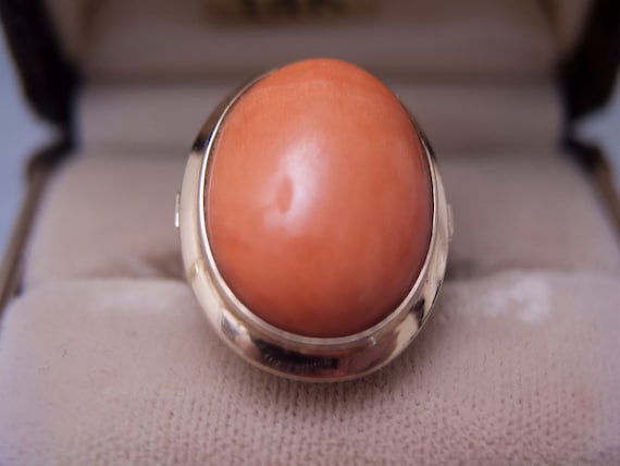 14K Gold Ring with Orange Coral Cabachon - image 3