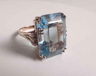 14 Kt Gold Sky Blue Topaz and Diamond Cocktail Statement Ring