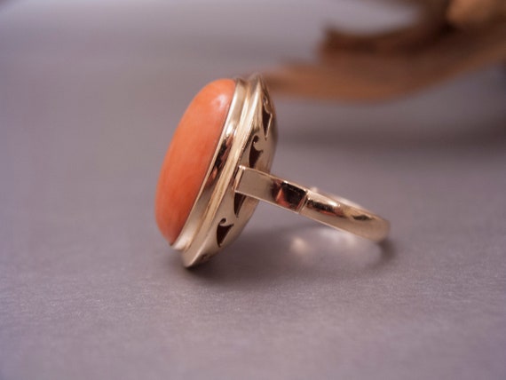 14K Gold Ring with Orange Coral Cabachon - image 4