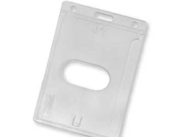 Puede incluir: Porta tarjetas de identificación de plástico transparente con una ranura para una tarjeta y una correa para un cordón.