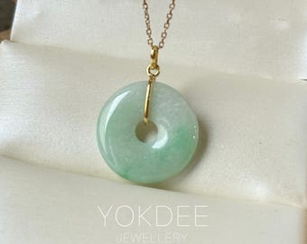 Colgante de donut con moneda antigua de jadeíta de musgo natural sobre nieve de grado A n.° 172824, joyería minimalista, regalo para ella