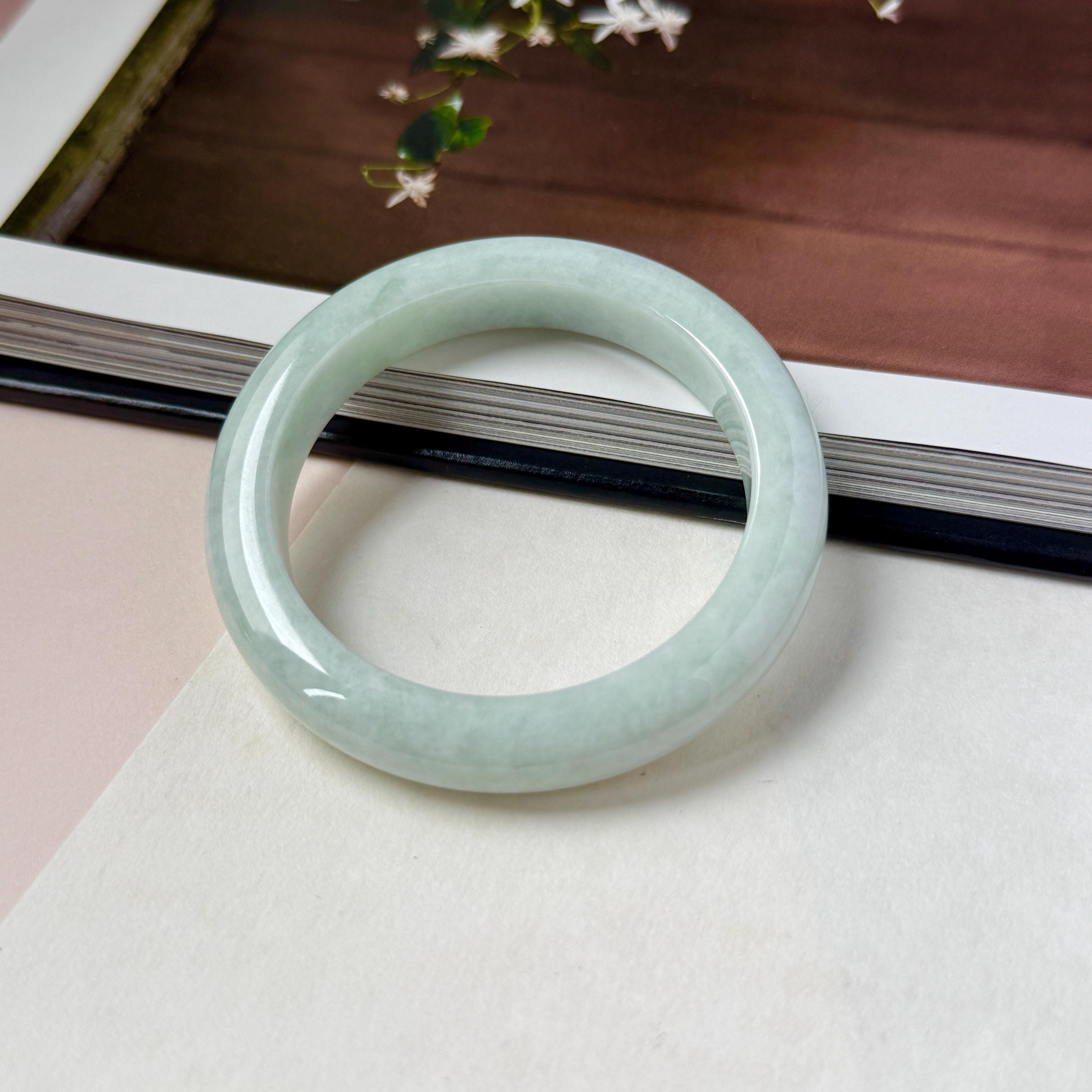 52mm Aグレード 天然ライトグリーン翡翠 モダンラウンドバングル No 