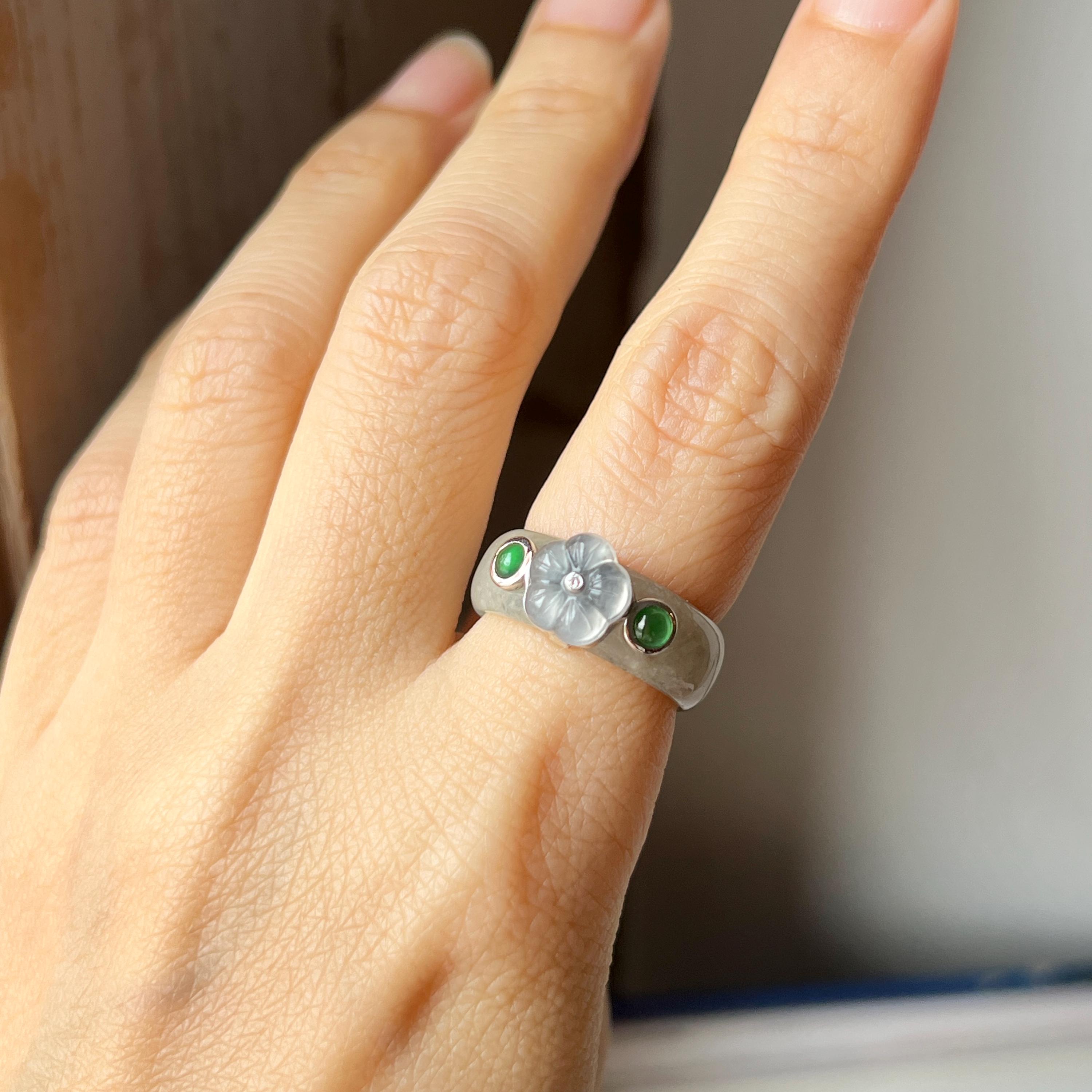 新入荷❣️天然本翡翠　ロウカン質翡翠　上品、華やかい一輪の梅枝ブローチ　鑑定書付き 最高級の翡翠、琅（ろう）かんの基礎知識