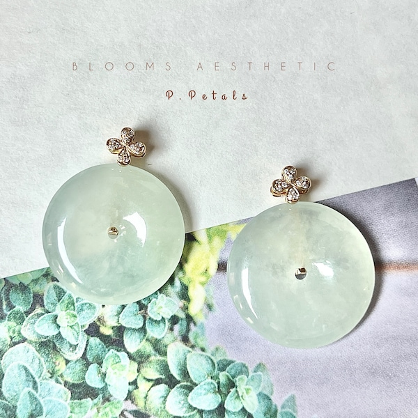 NUOVO ARRIVO: Blooms Aesthetic Collection Icy Jadeite P.Petals Donut Pendant, gioielli della stagione invernale, gioielli di giada moderna, gioielli di giada di lusso