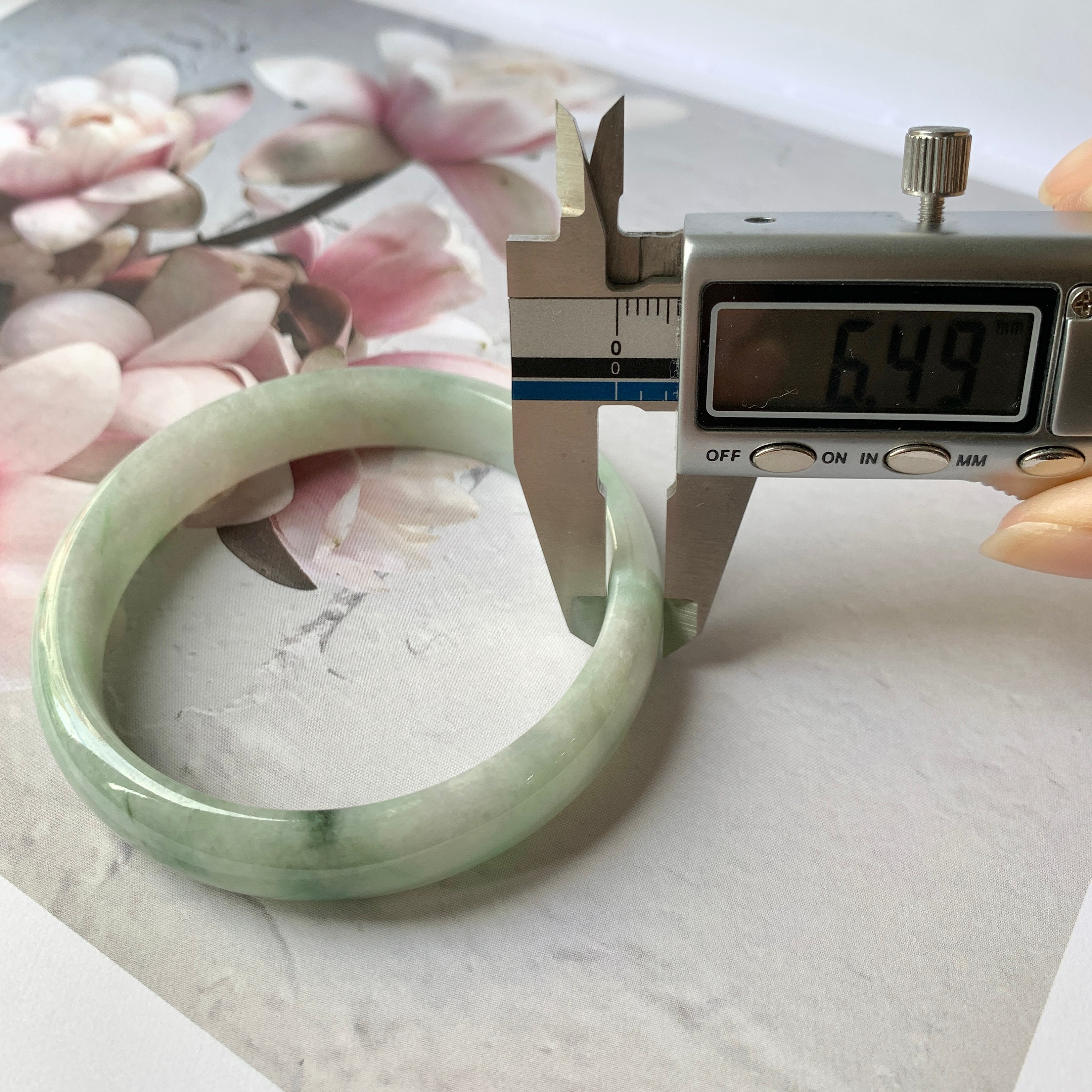 57.9mm Aグレード花柄翡翠バングル：天然フェイツイジュエリー - Etsy 日本