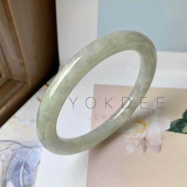 Bracciale rigido rotondo tradizionale in giadeite verde chiaro naturale di grado A da 57,1 mm n. 151945