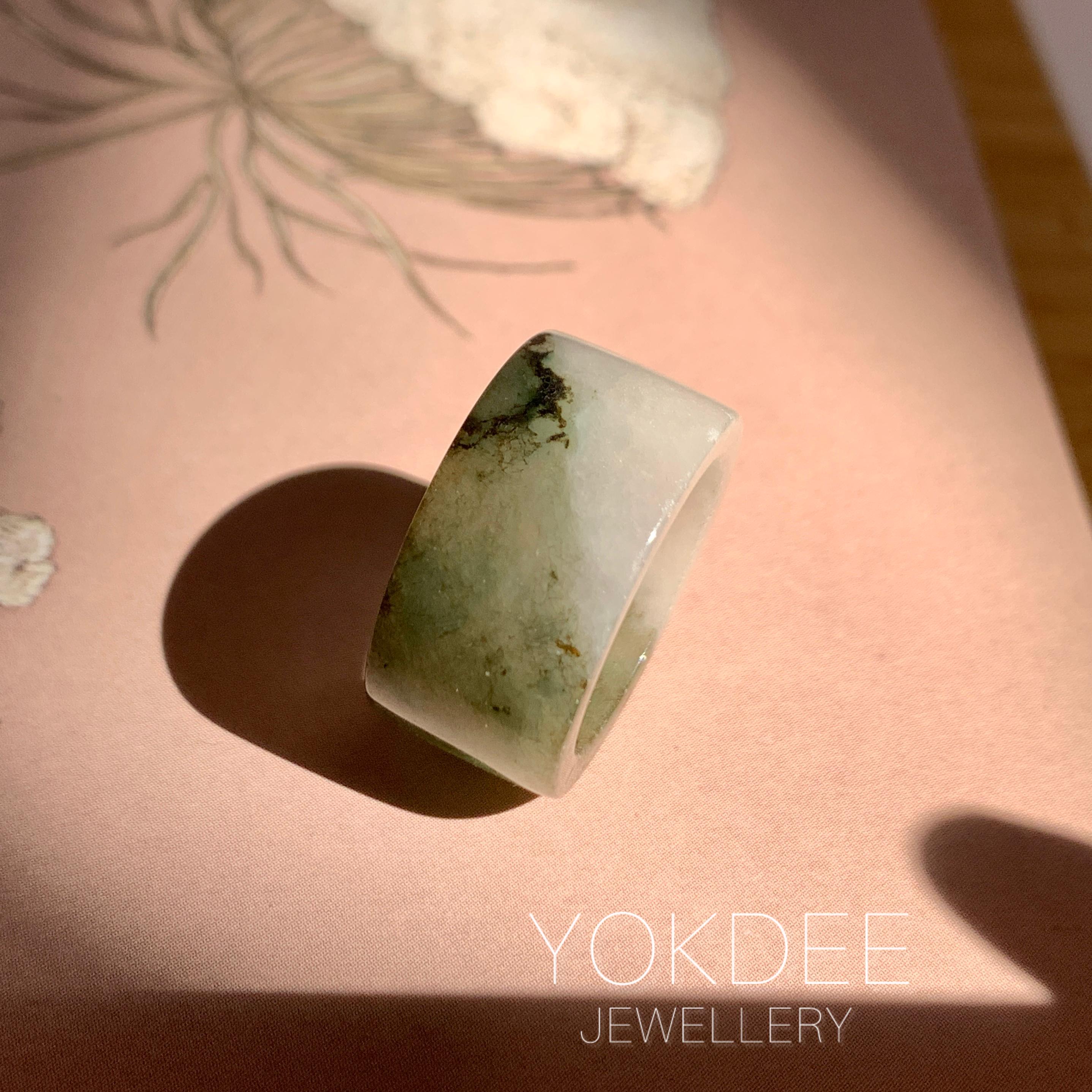 Bague Archer en jadéite vert grisâtre naturel de qualité