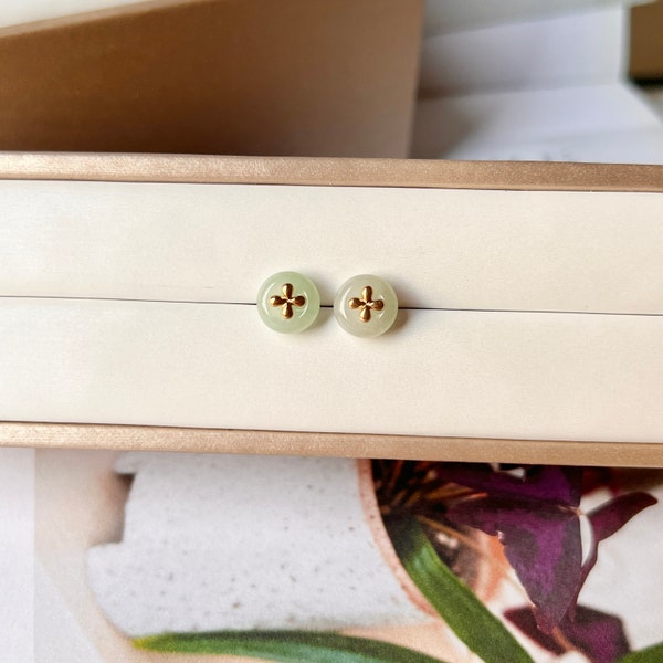 Mini orecchino a bottone a ciambella in giadeite verde naturale di grado A n. 180764