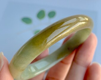49.6mm A-Grade Jadeite Yellow And Green Modern Oval Bangle No