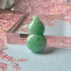 A-Grade Natural Green Jadeite Hulu (Calabash) Pendant No.171850, Fei Cui, Translucent, Gift for graduation, Celebration Achievement