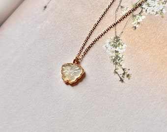 氷のようなA級天然翡翠の羽ばたく蝶のペンダント No.172225 - Etsy 日本