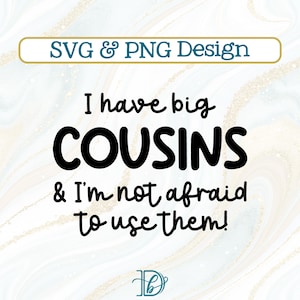 以下が含まれることがあります： 「I have big COUSINS & I'm not afraid to use them!」の黒い文字と、上部に「SVG & PNG Design」と書かれたデジタルデザイン。背景は大理石模様です。