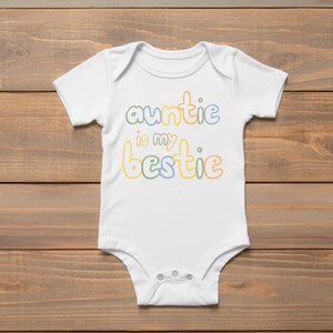 Tia é minha melhor amiga, SVG, PNG, design HTV, presente de chá de bebê feito à mão, presente de sobrinha/sobrinho, camiseta de bebê nova tia, letras de bolhas infantis