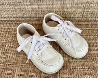Baby Boy Girls Shoes White Genuine Leather US Size 2 Compared Stride Rite Walker 
