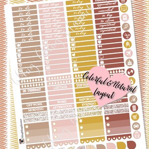 Op de afbeelding: Een set kleurrijke planner stickers met een roze, gouden en bruine kleurstelling. De stickers bevatten verschillende pictogrammen, waaronder een koffiekopje, een winkelwagen, een computer, een boek, een cadeau, een hart, een halter, een klok, een kalender en een regendruppel. De stickers bevatten ook tekst zoals "te doen", "kleine dingen", "vandaag", "verplaatste afspraak", "geannuleerd", "te kopen", "te schoonmaken", "belangrijk", "dinsdag", "tijd voor mezelf", "hoogste prioriteit", "werk in de ochtend", "werk in de middag", "belangrijke avond" en "schoonheid".
