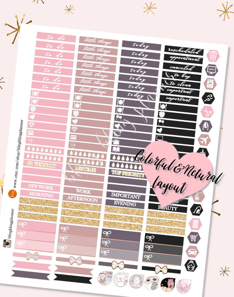 Pu&ograve; includere: Un set di adesivi per planner con uno schema di colori rosa, grigio e nero. Gli adesivi presentano vari design, tra cui fiocchi, gocce di pioggia e testo come "da fare", "piccole cose", "oggi", "appuntamento riprogrammato", "annullato", "da acquistare", "da pulire", "importante", "2 &euro; marted&igrave;", "Il mio tempo", "Priorit&agrave; massima", "Fuori dal lavoro Mattina", "Lavoro Pomeriggio", "Serata importante", "Bellezza", e altro ancora.