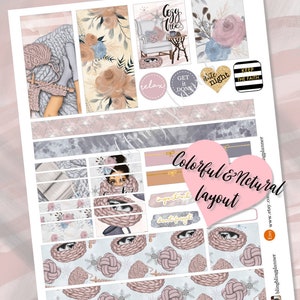 Puede incluir: Un conjunto de pegatinas digitales para planificadores con un tema invernal acogedor. Las pegatinas incluyen ilustraciones de una persona tejiendo, un patr&oacute;n floral, un sill&oacute;n acogedor, un coraz&oacute;n con el texto "date night" y un c&iacute;rculo con el texto "relax". Las pegatinas tambi&eacute;n incluyen cuadros de texto con las palabras "cozy vibes", "get it done", "important", "don't forget" y "keep the faith".