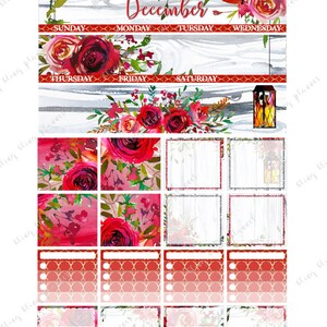 K&ouml;nnte beinhalten: Eine druckbare Planerseite mit Dezember-Thema. Die Seite zeigt ein florales Design mit roten Rosen und Gr&uuml;n. Die Seite ist in Abschnitte f&uuml;r jeden Tag der Woche unterteilt, mit Platz f&uuml;r Notizen und Aufgaben. Die Seite enth&auml;lt auch eine dekorative Laterne.