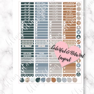 Pu&ograve; includere: Un set di adesivi colorati per planner con una variet&agrave; di design, tra cui cuori, gocce e forme geometriche. Gli adesivi sono in tonalit&agrave; di blu, verde, marrone e grigio. Il testo "Colorful & Natural Layout" &egrave; scritto su un adesivo a forma di cuore rosa.