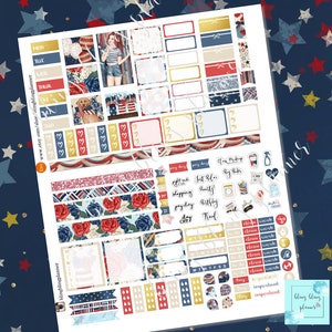 K&ouml;nnte beinhalten: Ein Satz bedruckbarer Planer-Aufkleber mit einem rot-wei&szlig;-blauen Farbschema mit Sternen, Streifen und floralen Designs. Die Aufkleber umfassen verschiedene Formen und Gr&ouml;&szlig;en, darunter K&auml;stchen, Banner und Herzen. Die Aufkleber sind perfekt, um Ihrem Planer einen patriotischen Touch zu verleihen.