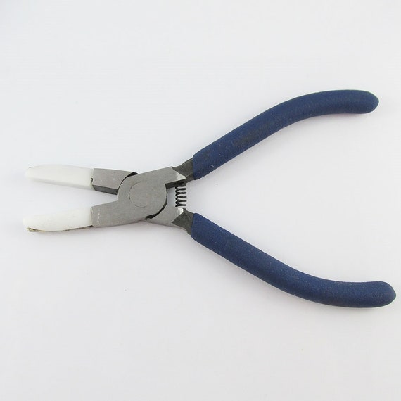 Craft & Jewellery Carbon Steel Flat Nose Pliers Plastic Coated Jaws 142mm -   Denmark