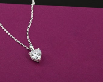 Certifié Natural Cubic Zirconia Heart solitaire Pendentif / Collier avec chaîne. Collier pendentif en forme de cœur 925 argenté. Cadeaux pour femme/filles