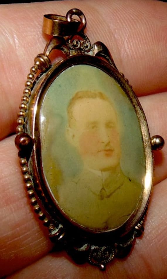 Antique Locket~Soldier WW1~Mourning Necklace~Pictu