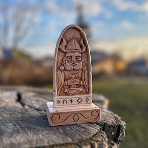 thor statue wooden Wotan norse pagan god hammer
