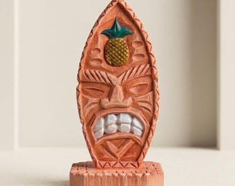 Hawaiiaans Tiki-beeldje als tafeldecoratie