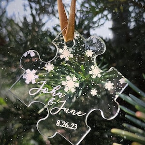 Clear acrylic wedding favor ornaments, winter wedding favors with white snowflakes design