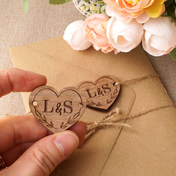 Bauchbandanhänger, rustikale Holz-Bauchbänder für Hochzeitseinladungen, personalisierte Herzanhänger mit Initialen, Logo etc., 10Er Set