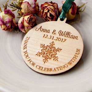 Bruiloft ornamenten, houten huwelijksbedankjes, houten ornamenten, gepersonaliseerde ornamenten, winter huwelijksbedankjes, set van 25 stuks