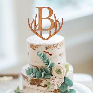 Topper de pastel de boda monograma, topper de pastel personalizado, topper de pastel de madera rústica, topper de astas, topper de pastel de una sola letra, decoración de pastel