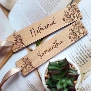 Bladwijzerbedankjes, bladwijzers voor bruiloftsbedankjes, gepersonaliseerde houten bladwijzers, plaatskaarten, uniek bladwijzercadeau voor gast, bladwijzer met naam