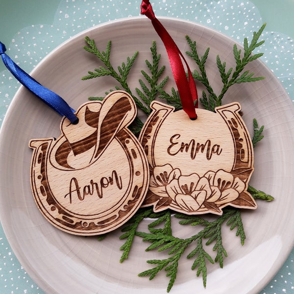 Horse shoe wedding place cards double up as wedding favor ornaments - western wedding place tags - wedding favor ornaments