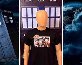 Doctor Who T-Shirt NEU *Wählen Sie Ihre Farbe & Größe* Tom Baker Dalek klassische TARDIS