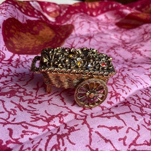 Hypnotic Perfume solide Max Factor small floral trolley, golden.